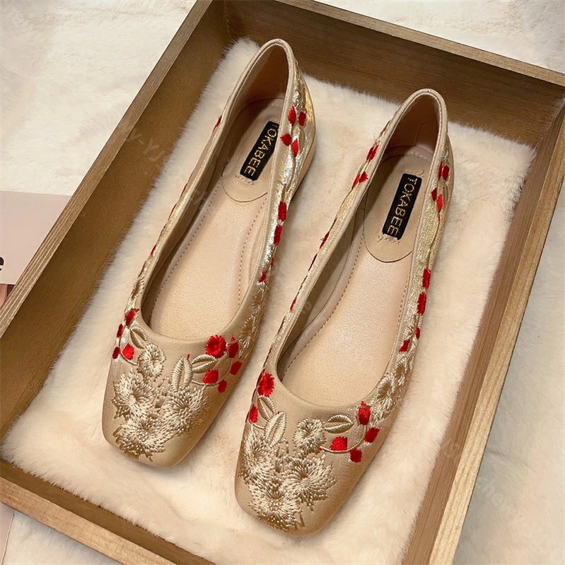 1000円OFFクーポン バレエシューズ ローヒール パンプス レディース スクエアトゥ 太ヒール パンプス cmヒール 可愛い 甲浅 美脚 刺繍 エスニック 婦人靴 ぺたんこ靴 カジュアル 結婚式