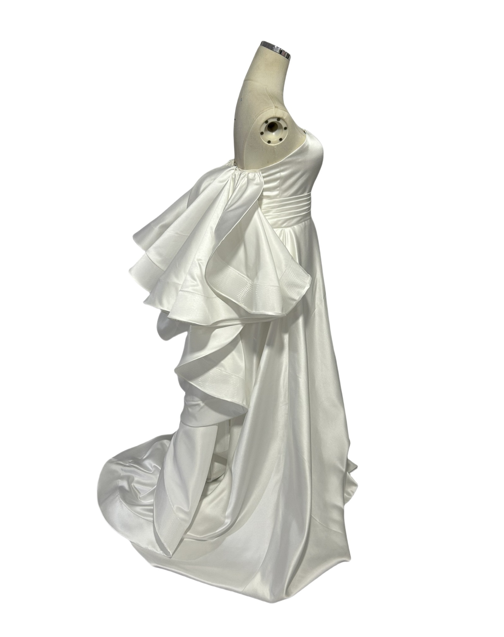 ウエディングドレス 光沢サテン ベアトップ ふっくら柔らかなバックリボン 細見えシルエット 拳式 ウエディングドレス 光沢サテン ベアトップ ふっくら柔らかなバックリボン 細見えシルエット 拳式