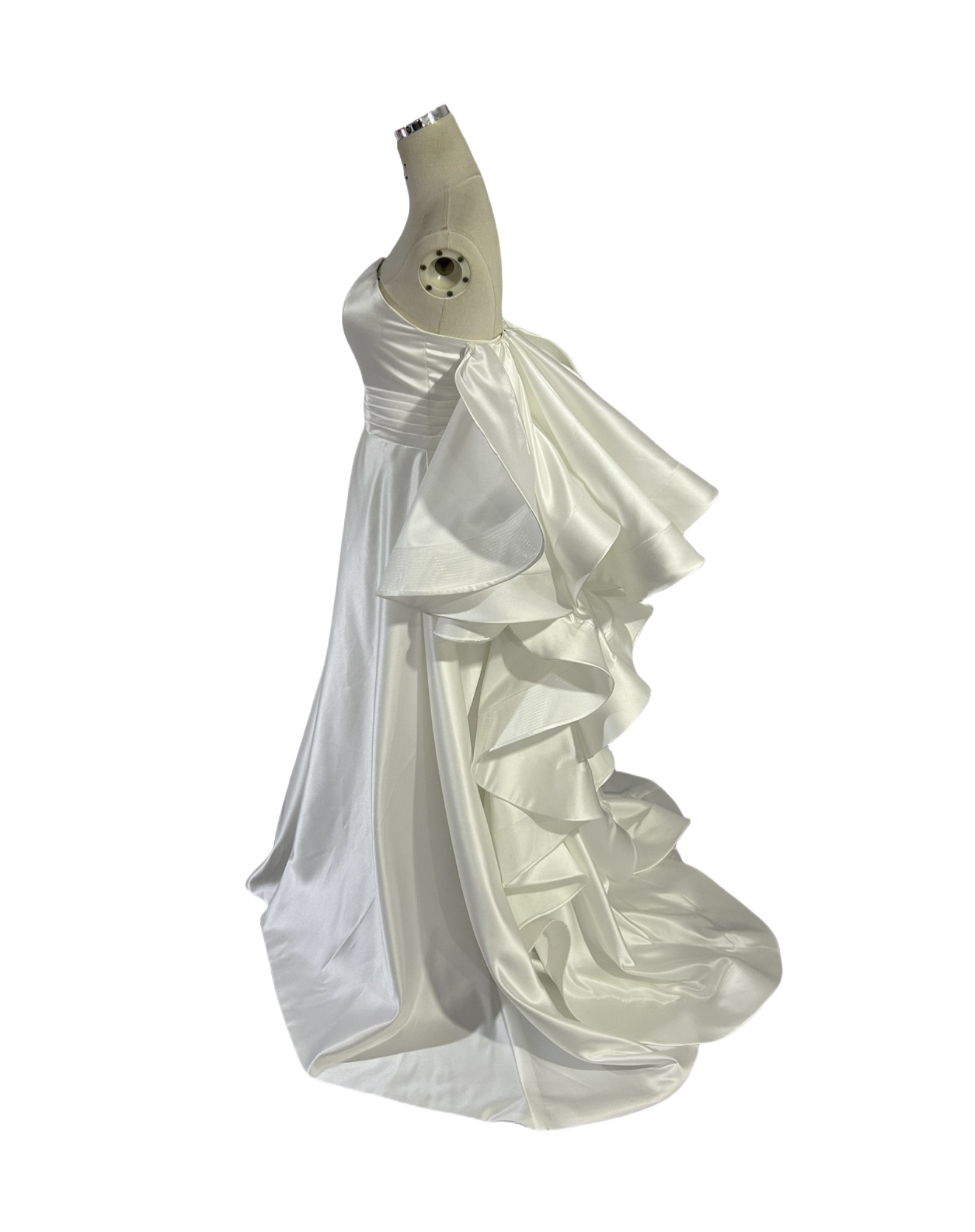 ウエディングドレス 光沢サテン ベアトップ ふっくら柔らかなバックリボン 細見えシルエット 拳式 ウエディングドレス 光沢サテン ベアトップ ふっくら柔らかなバックリボン 細見えシルエット 拳式