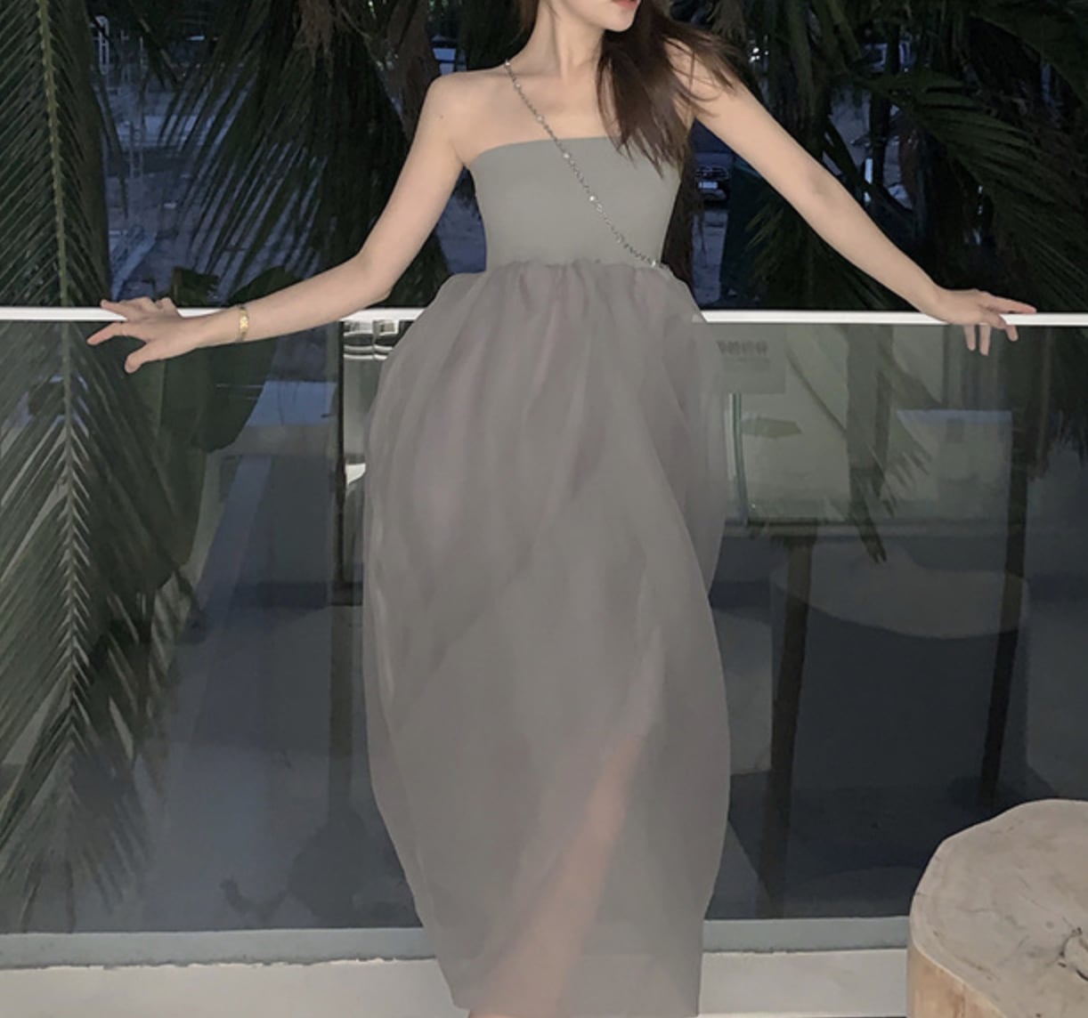 ワンピース 上着 人気 おすすめ おしゃれ お洒落 激安 安い プチプラ オフショルダー 肩出し ノースリーブ ふわふわ ふんわり 膝丈 無地 シースルー シアー 透け ポリエステル lon