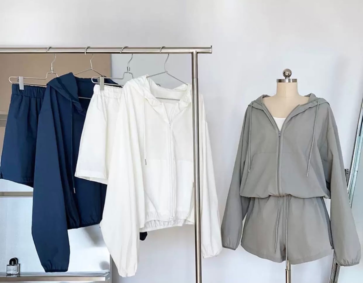 3色 ジャケット パンツ セットアップ ショートパンツ フーディ スウェット 送料無料 大人可愛い かわいい きれいめ 大人女子 エレガント 肌見せ デコルテ 無地 春 秋 ガーリー 10代 20代