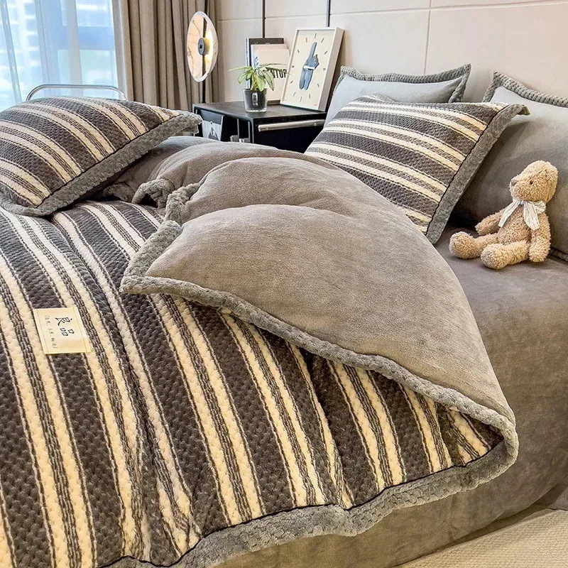 今の流行用ベルベットベッド4点セットビーンベルベット厚みのあるキルトカバー暖かいベッドシーツフランネル厚みのあるベッドシーツ3点セット 今の流行用ベルベットベッド4点セットビーンベルベット厚みのあるキルトカバー暖かいベッドシーツフランネル厚みのあるベッドシーツ3点セット