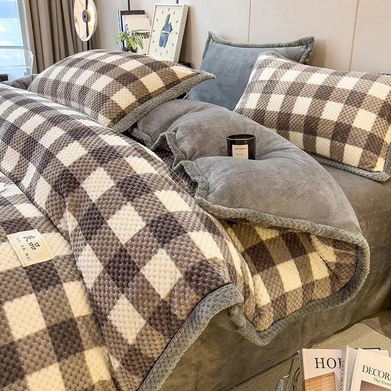 今の流行用ベルベットベッド4点セットビーンベルベット厚みのあるキルトカバー暖かいベッドシーツフランネル厚みのあるベッドシーツ3点セット 今の流行用ベルベットベッド4点セットビーンベルベット厚みのあるキルトカバー暖かいベッドシーツフランネル厚みのあるベッドシーツ3点セット