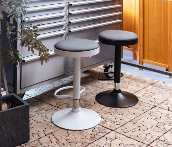 ハイスツール 座面高61-82cm スツール 高さ調節 昇降式 レザー調 モノトーン 椅子 ハイスツール 座面高61-82cm スツール 高さ調節 昇降式 レザー調 モノトーン 椅子