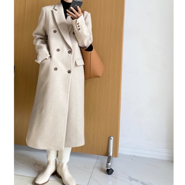 アウター コート ロングコート 袖あり 長袖 襟付き ピークドラペル デザイン ボタン ダブルブレスト 美ライン ニュアンス ポケット 前開き 裏地 キルティング 差し色 かわいい 大人可愛い