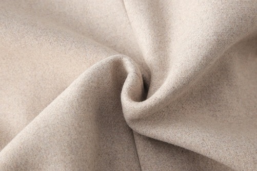 アウター コート ロングコート 袖あり 長袖 襟付き ピークドラペル デザイン ボタン ダブルブレスト 美ライン ニュアンス ポケット 前開き 裏地 キルティング 差し色 かわいい 大人可愛い