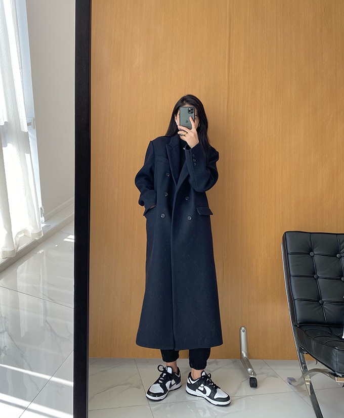 アウター コート ロングコート 袖あり 長袖 襟付き ピークドラペル デザイン ボタン ダブルブレスト 美ライン ニュアンス ポケット 前開き 裏地 キルティング 差し色 かわいい 大人可愛い