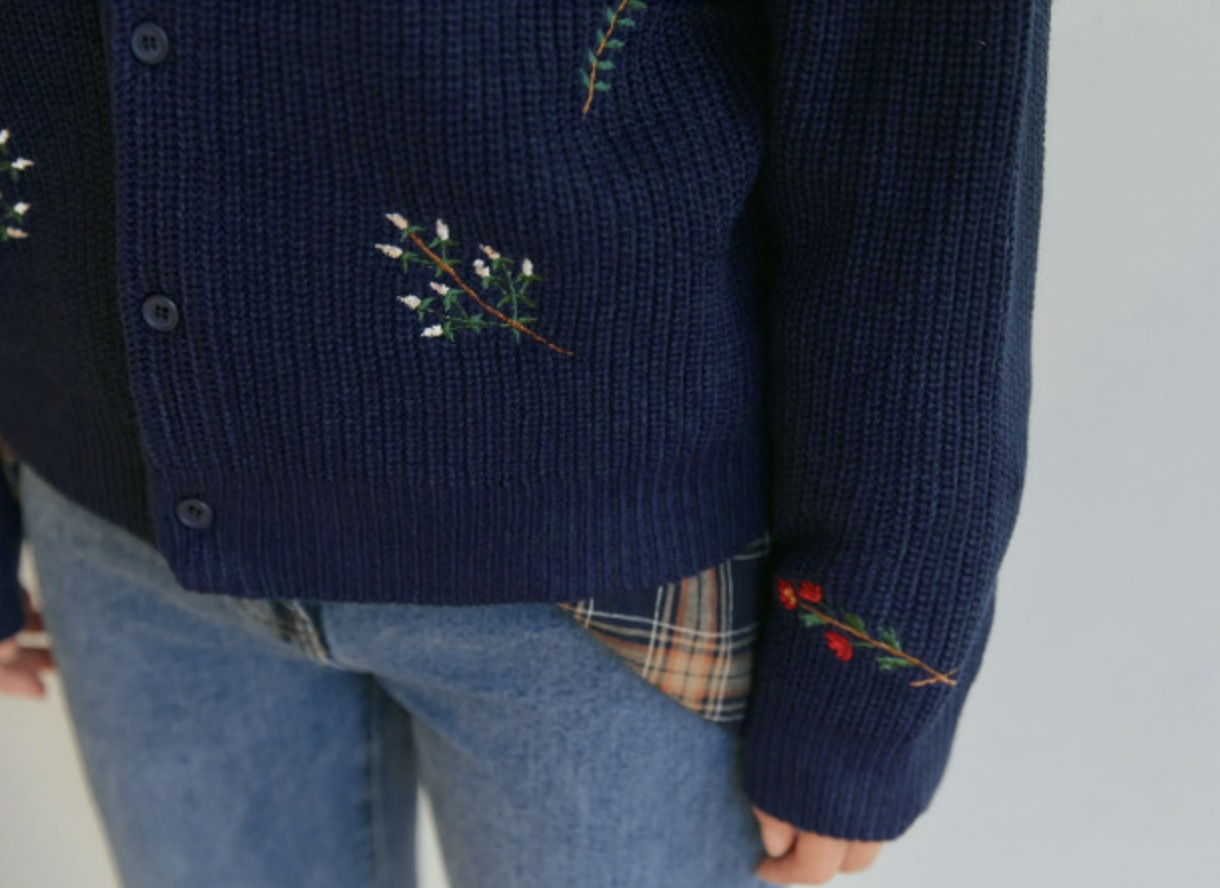 トップス カーディガン ニット ニットカーディガン 袖あり 長袖 ラウンドネック 刺繍 リブ リブニット かわいい 大人可愛い カジュアル 大人 おしゃれ お洒落