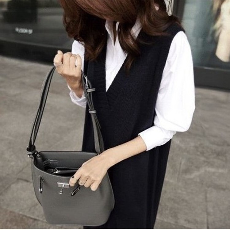 トップス プルオーバー ベスト 膝丈 ひざ丈 袖なし ノースリーブ Vネック Iライン サイドスリット ニット カジュアル おしゃれ お洒落 大人女子 こなれ感 無地 秋 10代 20代 30代