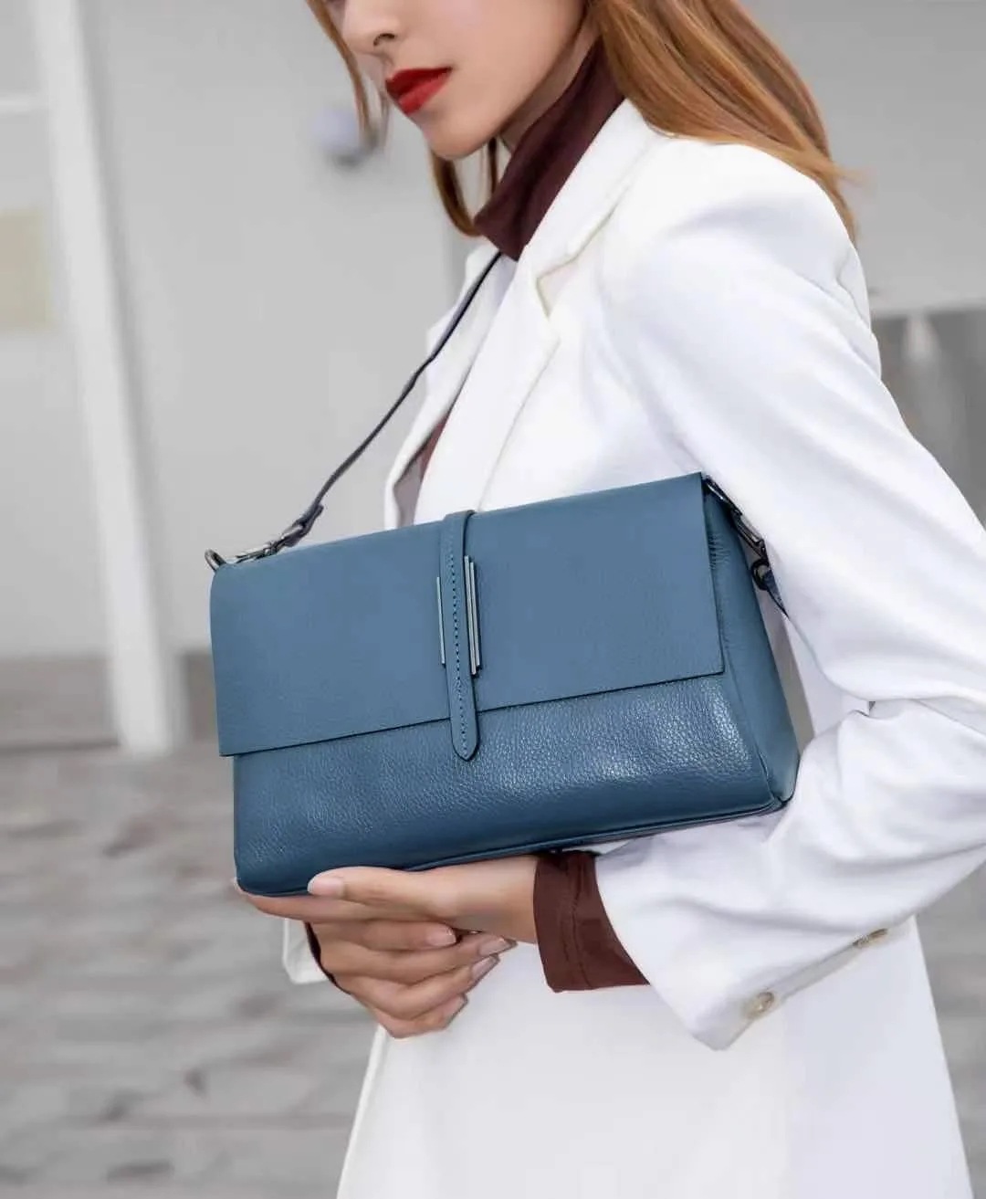 Arliwwi-牛革の女性用ハンドバッグ,フラップ付きの本物の牛革バッグ,柔らかくて快適な,新しいコレクション