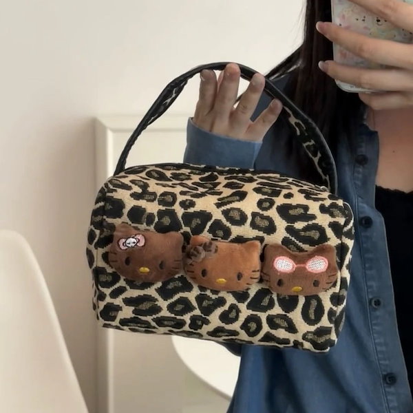 Qoo10] ヒョウ柄ポーチキティポーチ小人数高級大容