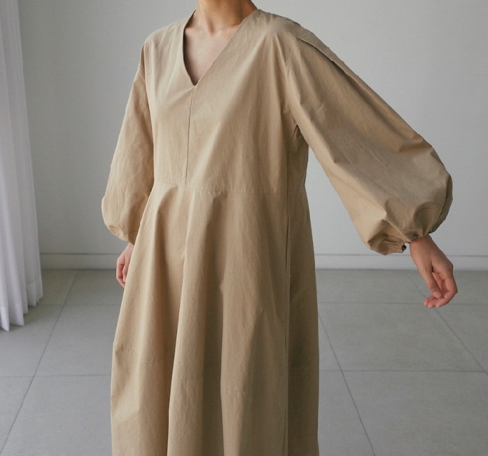 レディース ワンピース 長袖 バルーン袖 袖あり Vネック Aライン 切り替え バルーン 薄手 大人可愛い シンプル カジュアル 上品 おしゃれ レトロ こなれ感 ラフ 主役級 存在感 ナチュラル レディース ワンピース 長袖 バルーン袖 袖あり Vネック Aライン 切り替え バルーン 薄手 大人可愛い シンプル カジュアル 上品 おしゃれ レトロ こなれ感 ラフ 主役級 存在感 ナチュラル