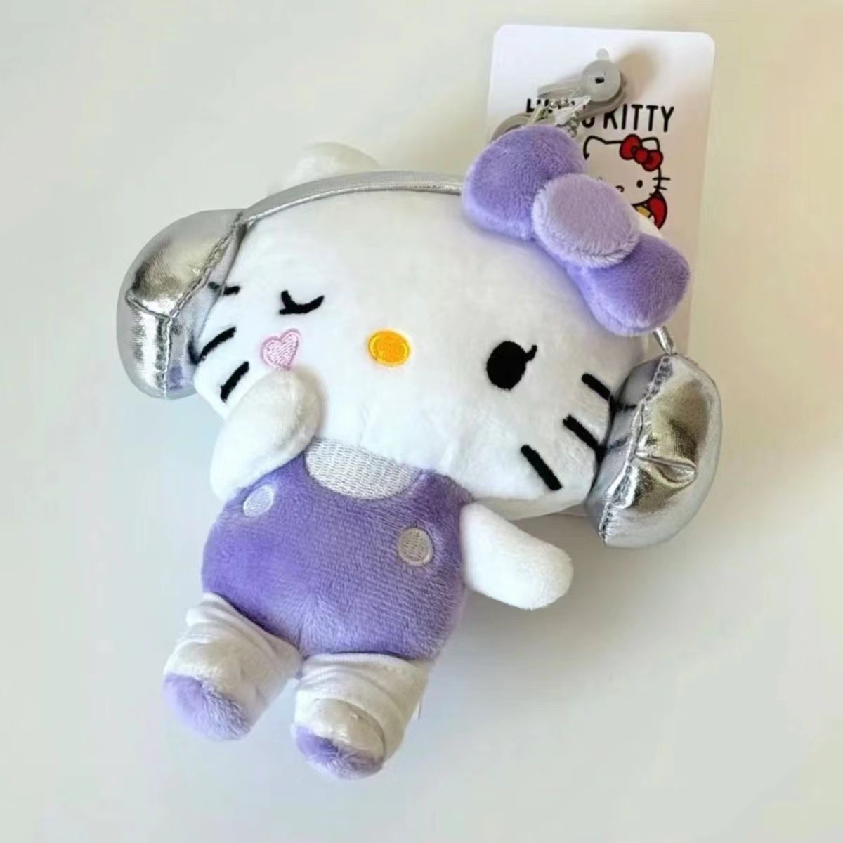 【1点ご購入 で10点プレゼントいたします】紫のイヤホンキティちゃんランドセルストラップリュックサックぬいぐるみキーホルダーかわいい女の子のぬいぐるみ小物 【1点ご購入 で10点プレゼントいたします】紫のイヤホンキティちゃんランドセルストラップリュックサックぬいぐるみキーホルダーかわいい女の子のぬいぐるみ小物