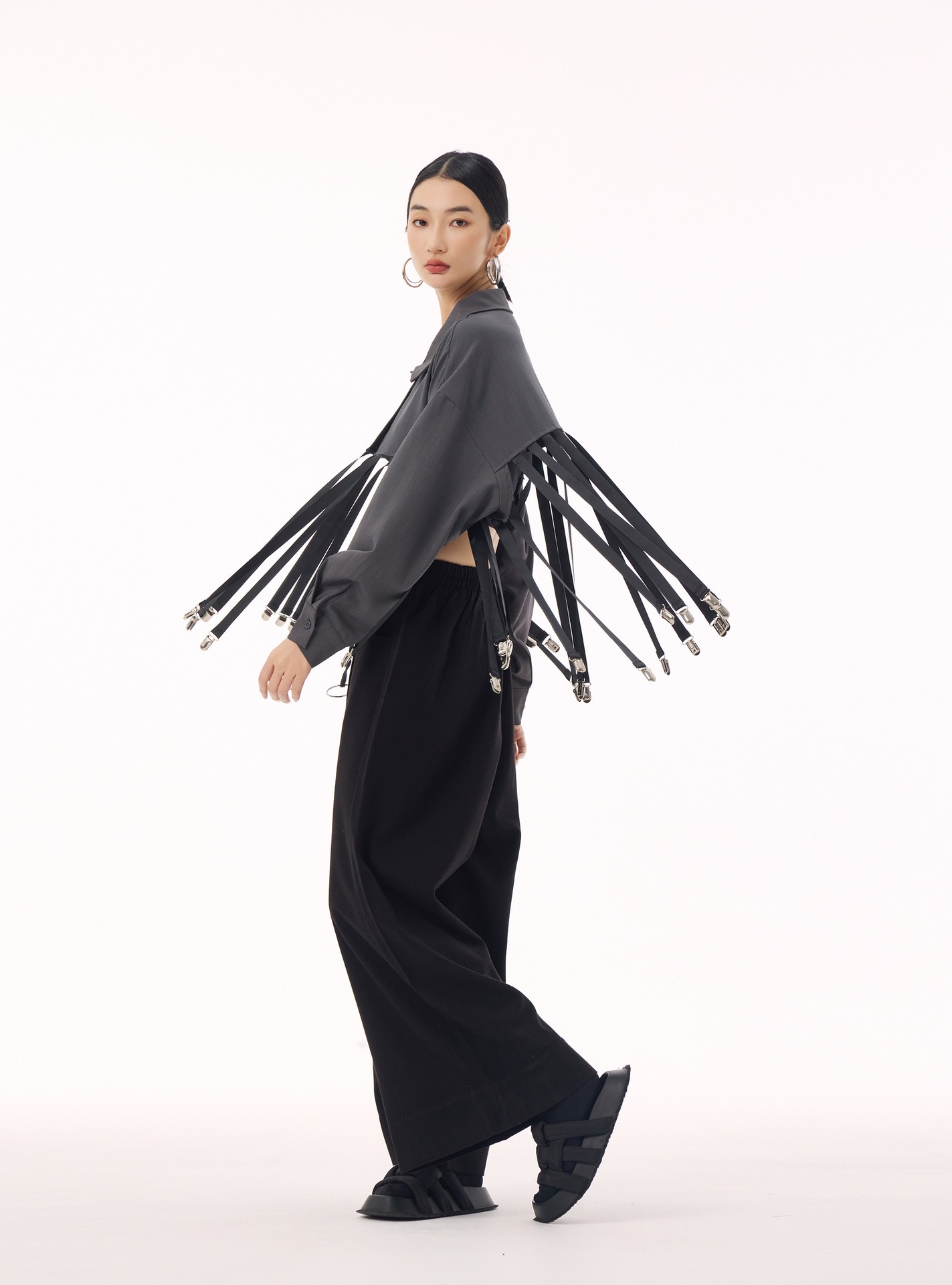 【J.Fashion】 フリンジ シャツ メタルボタン飾り おしゃれ レディース ブラウス 関連商品購入可能 メガ割