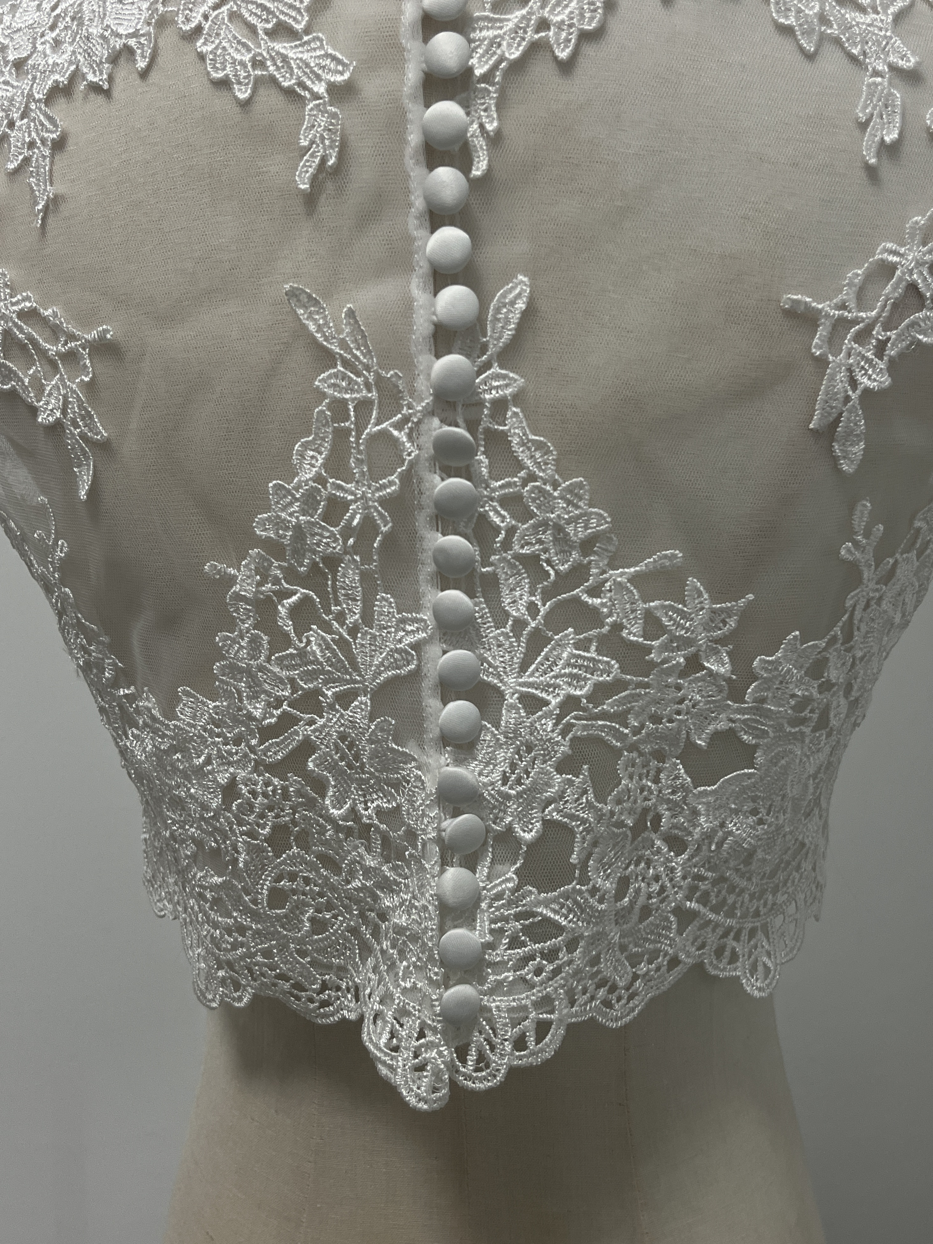 エレガント ボレロ ノースリーブ ハイネック くるみボタン 繊細レース 花嫁/ウェディングドレス エレガント ボレロ ノースリーブ ハイネック くるみボタン 繊細レース 花嫁/ウェディングドレス