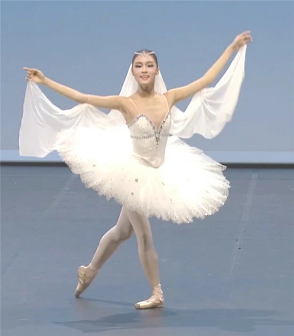 バレエ チュチュ ホワイト キャミソール バレエレオタード 袖なし バレエ衣装 レッスン着 練習着 ダンス衣装 バレエダンス ダンス レッスン バレリーナ 衣装 舞台 ステージ 発表会 バレエ用品 白