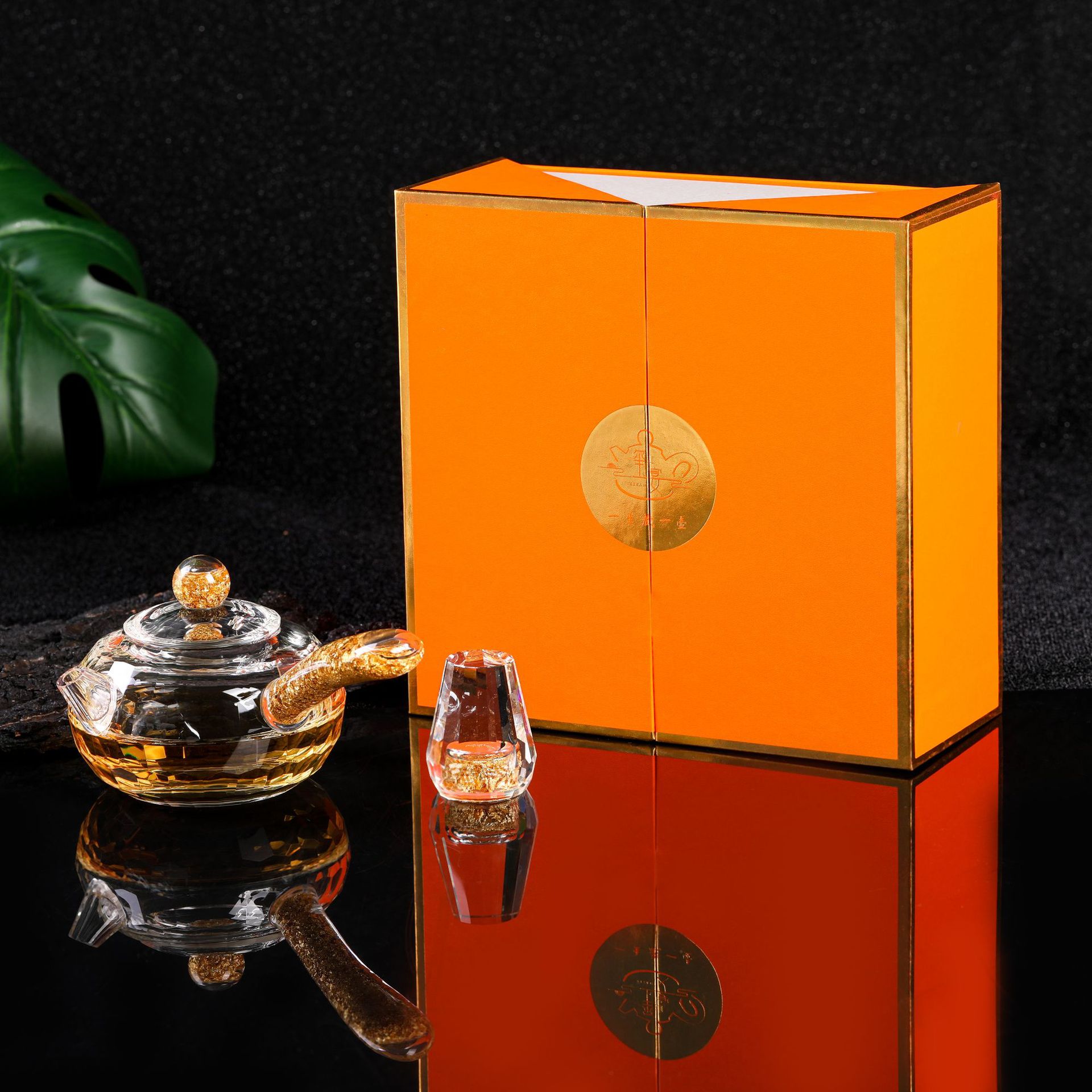壺コレクション　未開封 A mother-of-pearl inlaid lacquer two-tiered octagonal box