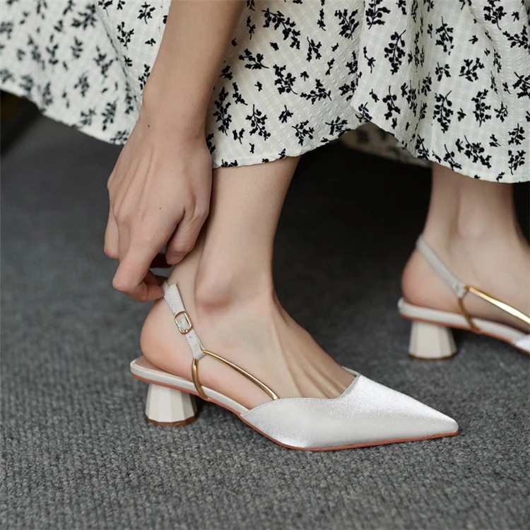 フェミニンなシルエット通勤する 2021 春 夏 フレンチスタイル エレガント 百掛け ローヒール 包頭 サンダル 太いヒール シングルシューズ 女性らしい 気質 オシャレ 歩きやすい フェミニンなシルエット通勤する 2021 春 夏 フレンチスタイル エレガント 百掛け ローヒール 包頭 サンダル 太いヒール シングルシューズ 女性らしい 気質 オシャレ 歩きやすい