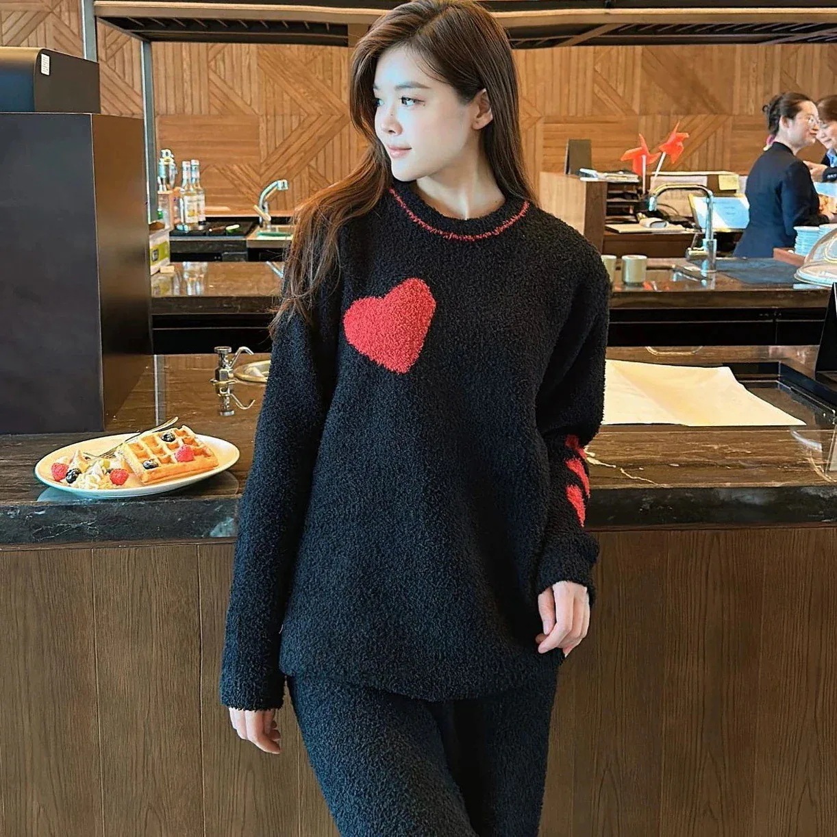 【新品入荷】フリース 女子会 ホームウェア 部屋着 寝巻き モコモコ もこもこ ウェア お洒落 おしゃれ パジャマ ナイトウェア レディース オルチャン レッド韓国 赤 ブラック 黒 ハートフリースパ