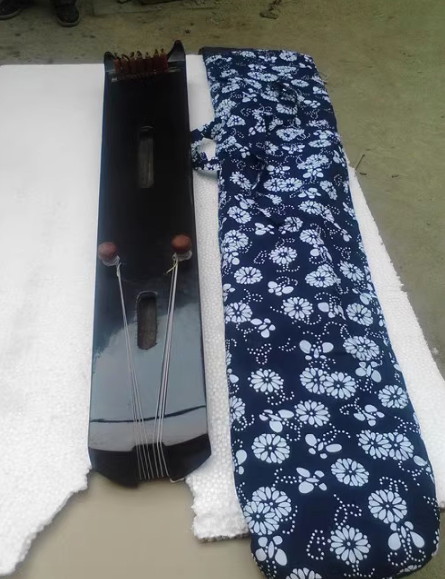 小さい 古琴 膝の古琴 正和の公式 中国の弦楽器 小さい 古琴 膝の古琴 正和の公式 中国の弦楽器