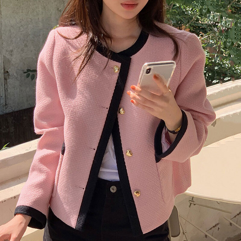 アウター ジャケット ノーカラージャケット ショート丈 長袖 前開き デザインボタン アシンメトリー ポケット かわいい 大人可愛い きれいめ シンプル 上品 きちんと おしゃれ かっこいい アウター ジャケット ノーカラージャケット ショート丈 長袖 前開き デザインボタン アシンメトリー ポケット かわいい 大人可愛い きれいめ シンプル 上品 きちんと おしゃれ かっこいい