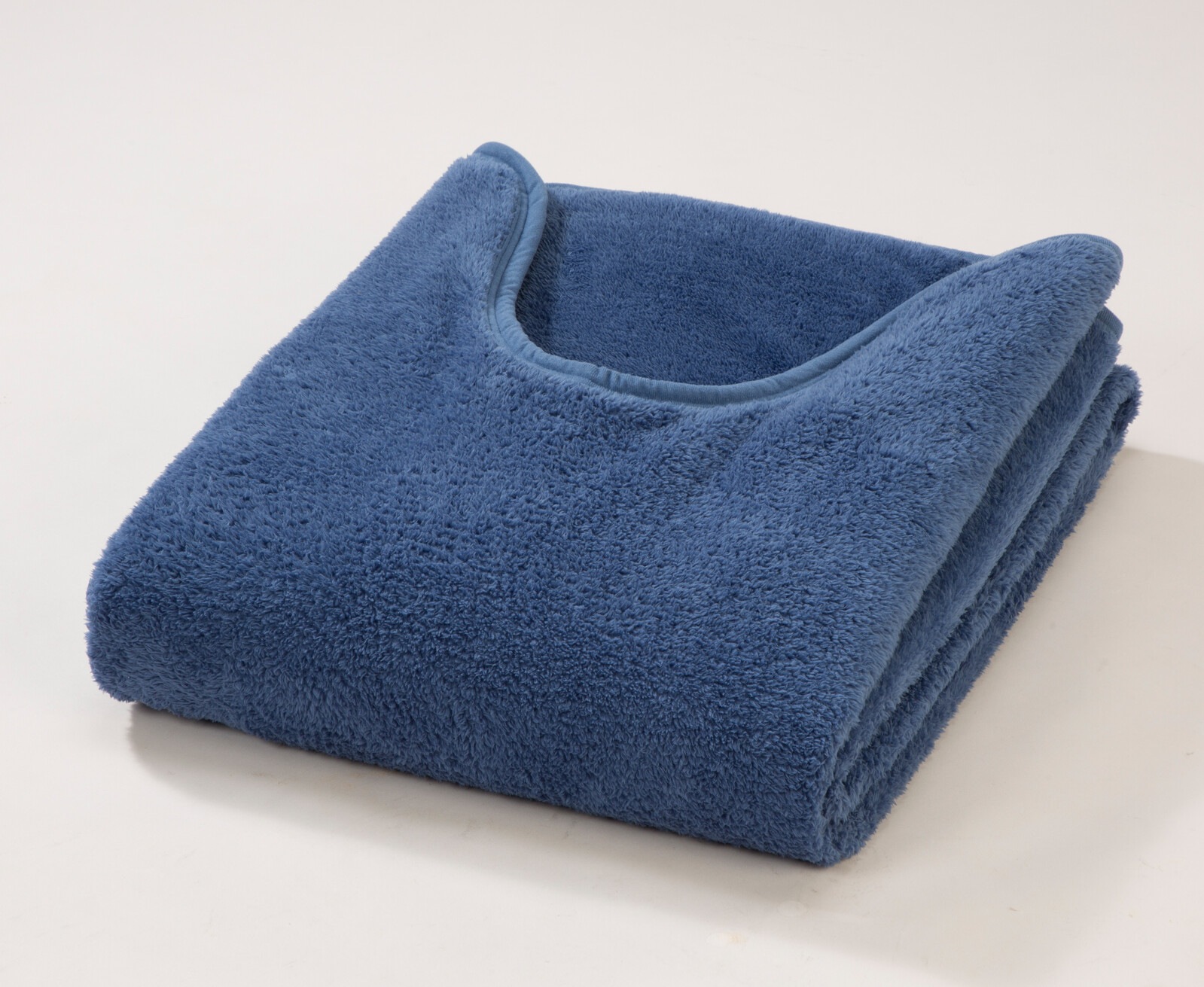 【吸湿発熱くりえりあったか毛布】くり衿毛布 吸湿発熱 毛布 シングル 冬 軽い 温かい 洗える あったか毛布 マイクロファイバー 暖かい毛布 軽量 肩 首 あった