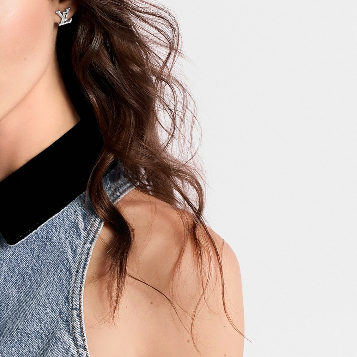 LV ピアス ブックル ドレイユ・LV アイコニック ストラス パラジウム / シルバー M00608 LV ピアス ブックル ドレイユ・LV アイコニック ストラス パラジウム / シルバー M00608