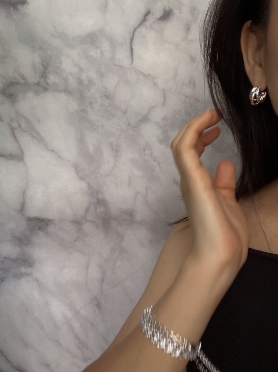 JUST BTS JIMIN着用 ITZY LIA着用 フォトカード付きイベント中 Tate Earrings 一対 925Silver 人気商品 JUST BTS JIMIN着用 ITZY LIA着用 フォトカード付きイベント中 Tate Earrings 一対 925Silver 人気商品
