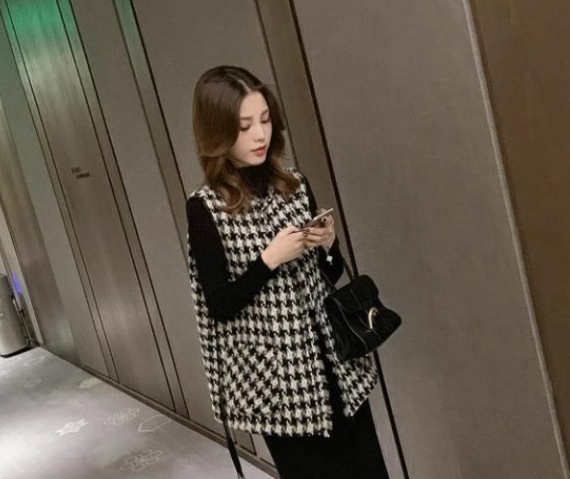 レディース ジャケット ベスト ウール ミドル丈 袖なし ノースリーブ Vネック 前開き ボタンなし 大人可愛い きれいめ カジュアル 上品 おしゃれ かっこいい レトロ こなれ感 個性的 クール レディース ジャケット ベスト ウール ミドル丈 袖なし ノースリーブ Vネック 前開き ボタンなし 大人可愛い きれいめ カジュアル 上品 おしゃれ かっこいい レトロ こなれ感 個性的 クール