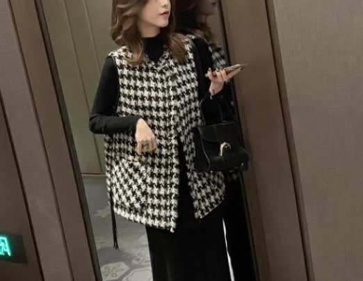 レディース ジャケット ベスト ウール ミドル丈 袖なし ノースリーブ Vネック 前開き ボタンなし 大人可愛い きれいめ カジュアル 上品 おしゃれ かっこいい レトロ こなれ感 個性的 クール レディース ジャケット ベスト ウール ミドル丈 袖なし ノースリーブ Vネック 前開き ボタンなし 大人可愛い きれいめ カジュアル 上品 おしゃれ かっこいい レトロ こなれ感 個性的 クール