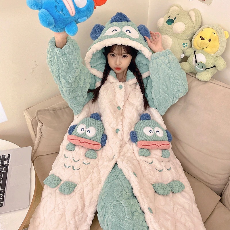 新しいサンゴのベルベットの寝衣の女性は秋冬に綿の冬のバスローブのパジャマの醜い魚の家の服を厚くした