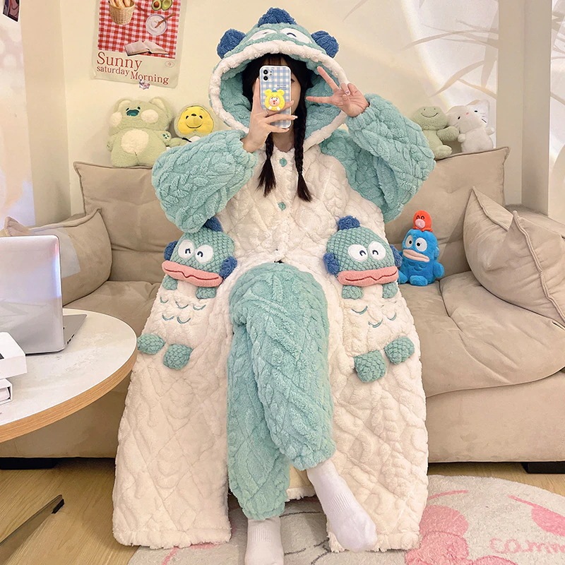新しいサンゴのベルベットの寝衣の女性は秋冬に綿の冬のバスローブのパジャマの醜い魚の家の服を厚くした