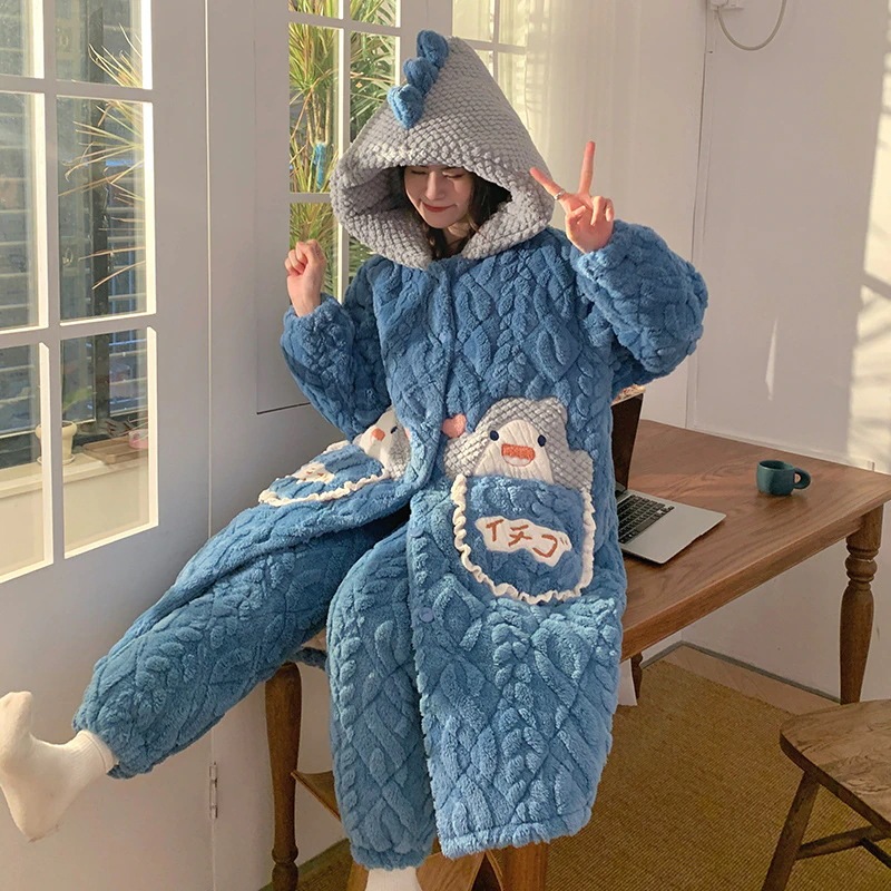 新しいサンゴのベルベットの寝衣の女性は秋冬に綿の冬のバスローブのパジャマの醜い魚の家の服を厚くした