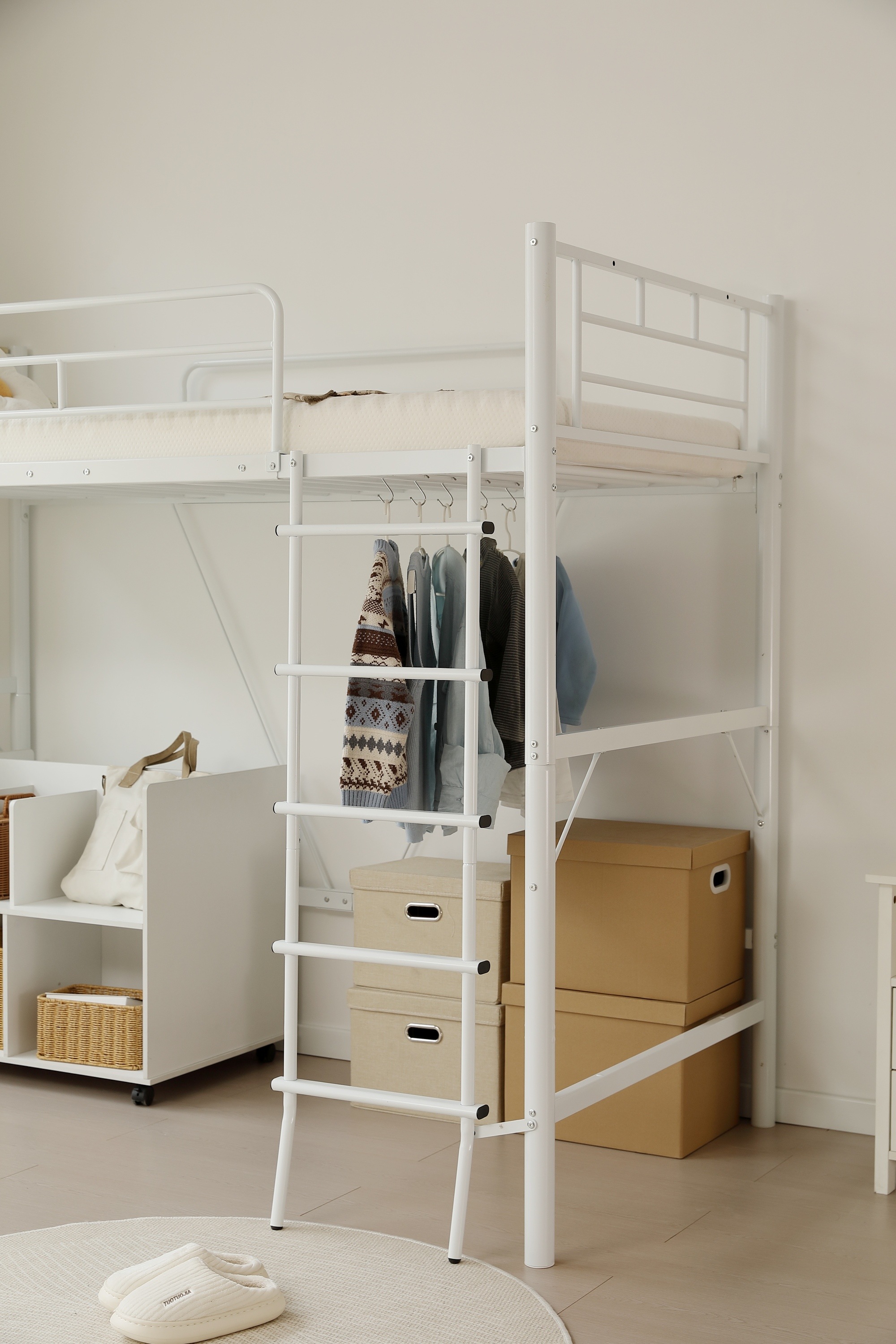 【国内発送】ロフトベッド パイプベッド シングル コンセント付き 宮 ロフト ベッド 北欧風 高さ170cm ロフト ベッド 大人用 二段ベッド 子供部屋 子供ベッド スチール 耐震 ベ 【国内発送】ロフトベッド パイプベッド シングル コンセント付き 宮 ロフト ベッド 北欧風 高さ170cm ロフト ベッド 大人用 二段ベッド 子供部屋 子供ベッド スチール 耐震 ベ