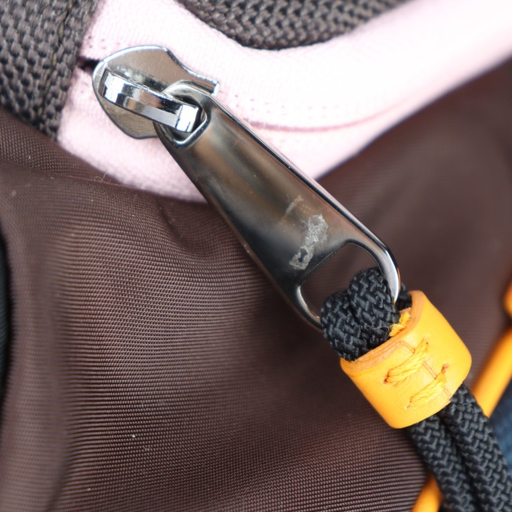 新古未使用展示品 BURBERRY バーバリー ボディバッグ 8017099 ML LEO NB0 110985 A1201 レオ ナイロン ブラウン シルバー金具 ショルダー【本物保証】 新古未使用展示品 BURBERRY バーバリー ボディバッグ 8017099 ML LEO NB0 110985 A1201 レオ ナイロン ブラウン シルバー金具 ショルダー【本物保証】