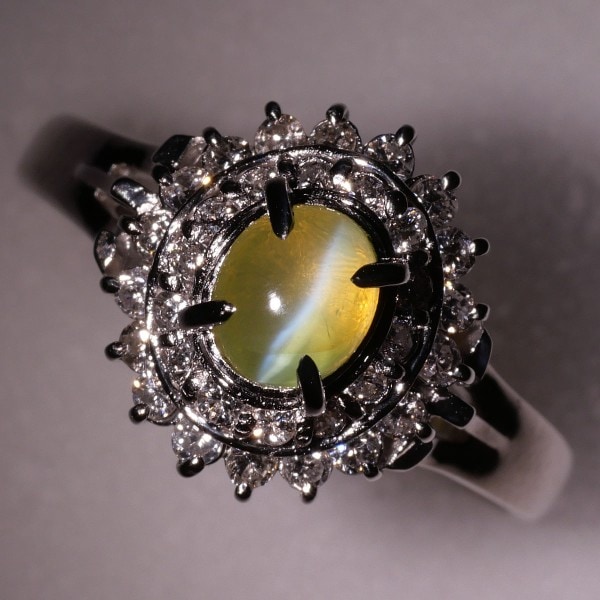 PT850 プラチナ リング 12号 クリソベリルキャッツアイ 0.88 ダイヤ 0.36 中古 PT850 プラチナ リング 12号 クリソベリルキャッツアイ 0.88 ダイヤ 0.36 中古