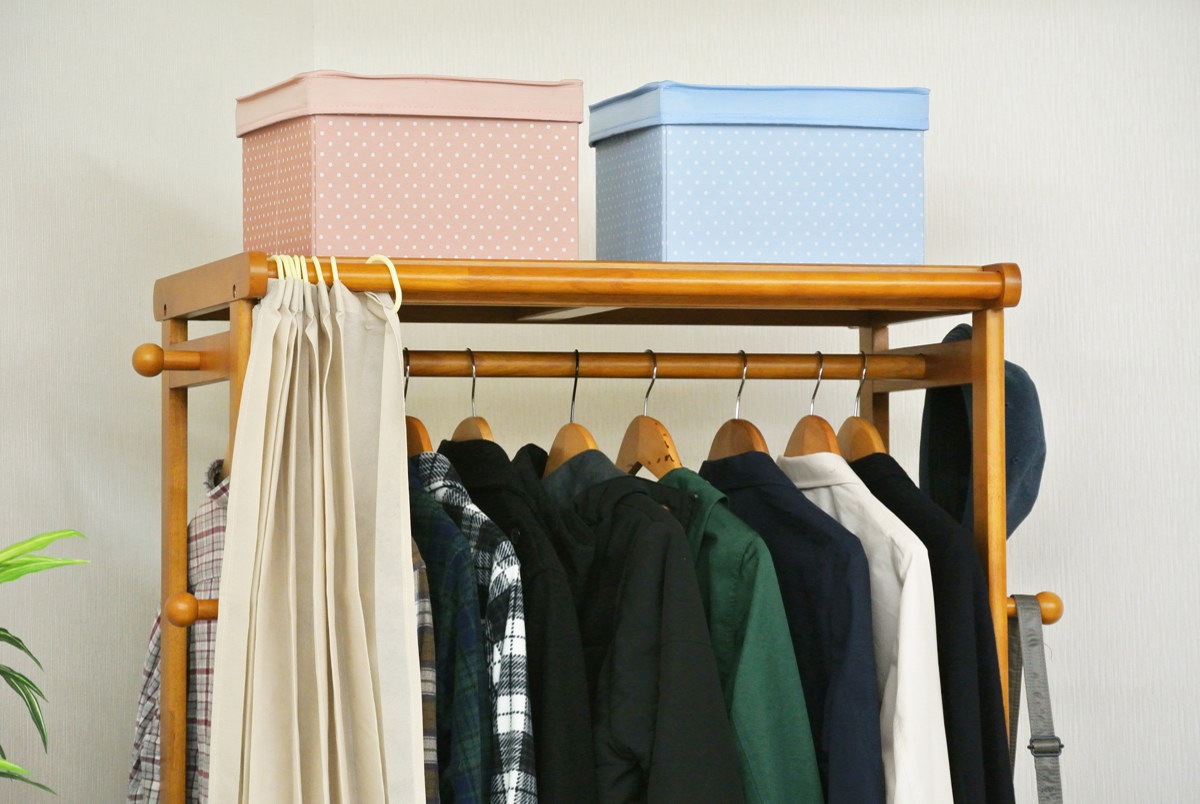 ハンガーラック カーテン付 幅92cm キャスター付 木製 ハンガー ラック 収納 家具 棚 天然木 コート掛け 目隠し 衣類 ポールハンガー 洋服収納 コートハンガー フック付 棚付 ハンガーラック カーテン付 幅92cm キャスター付 木製 ハンガー ラック 収納 家具 棚 天然木 コート掛け 目隠し 衣類 ポールハンガー 洋服収納 コートハンガー フック付 棚付