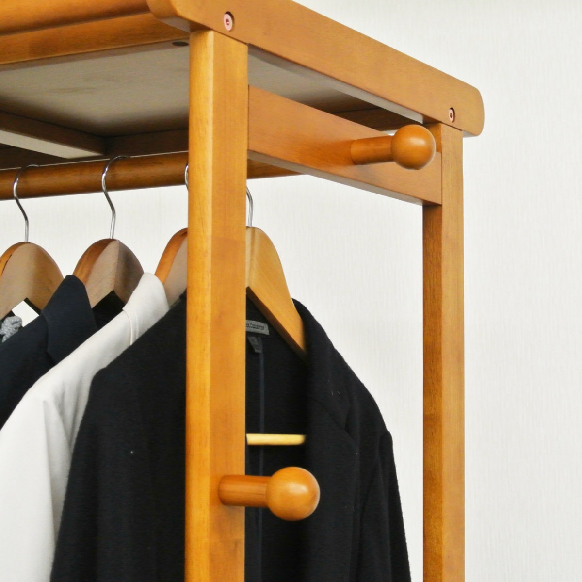 ハンガーラック カーテン付 幅92cm キャスター付 木製 ハンガー ラック 収納 家具 棚 天然木 コート掛け 目隠し 衣類 ポールハンガー 洋服収納 コートハンガー フック付 棚付 ハンガーラック カーテン付 幅92cm キャスター付 木製 ハンガー ラック 収納 家具 棚 天然木 コート掛け 目隠し 衣類 ポールハンガー 洋服収納 コートハンガー フック付 棚付