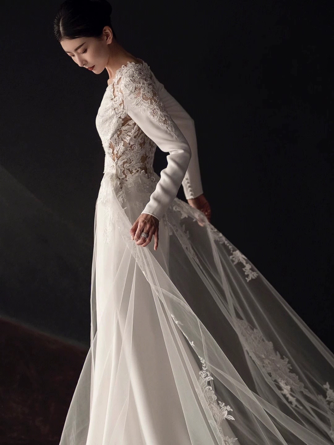 ウエディングドレス 長袖花嫁 二次会 aラインドレス ロング丈 結婚式 ブライダル パーティードレス 海外挙式 演奏会 披露宴 トレーン ウェディングドレス白 海外挙式 ウェディングドレス 長袖 花嫁 Aラインドレス 小