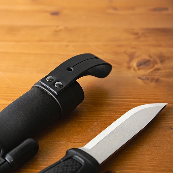 キャンプナイフ アウトドアナイフ ガーバーグ サバイバルキット付き 13914 ブラック Garberg w/SK Black フルタング