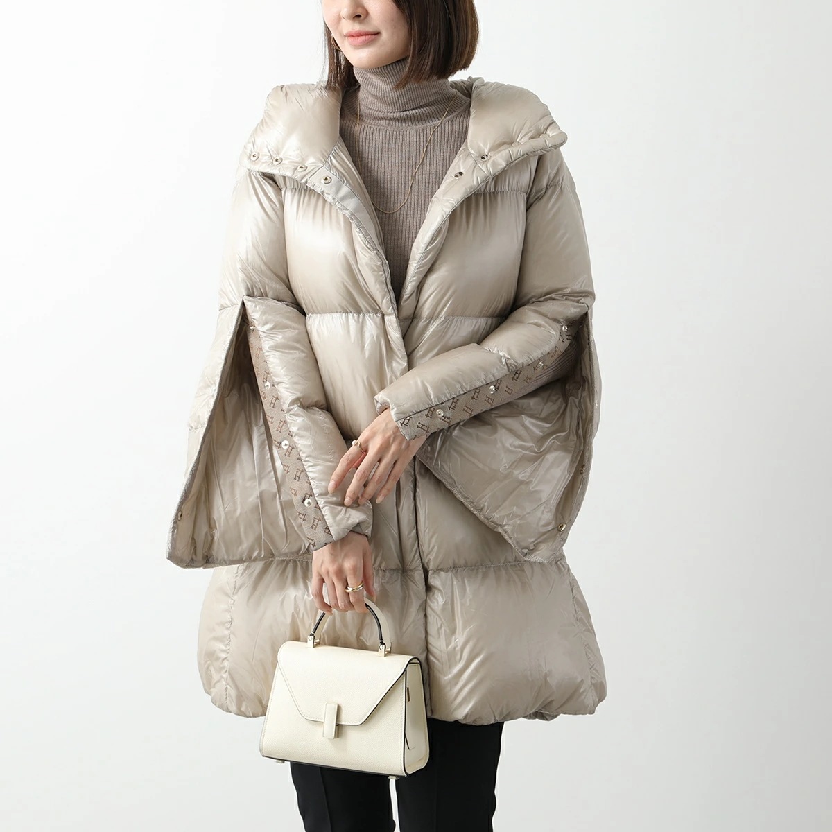 HERNO ヘルノ ダウンコート PI001782D 12017Z レディース ナイロン ハイネック フード付き 撥水加工 軽量 カラー3色 PI001782D HERNO ヘルノ ダウンコート PI001782D 12017Z レディース ナイロン ハイネック フード付き 撥水加工 軽量 カラー3色 PI001782D