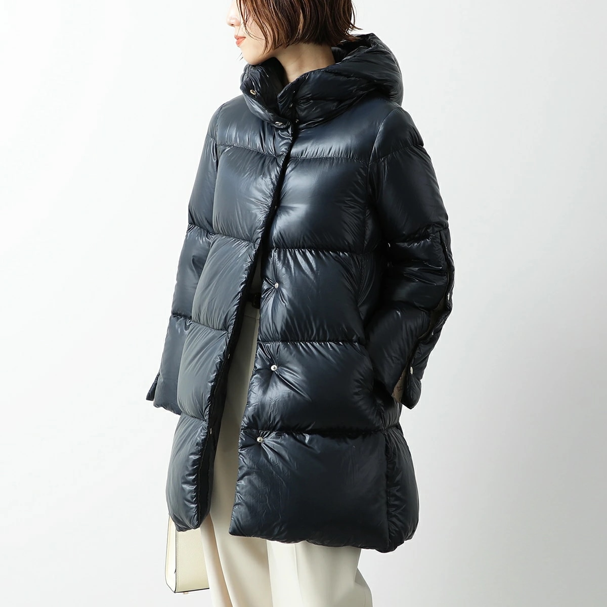 HERNO ヘルノ ダウンコート PI001782D 12017Z レディース ナイロン ハイネック フード付き 撥水加工 軽量 カラー3色 PI001782D HERNO ヘルノ ダウンコート PI001782D 12017Z レディース ナイロン ハイネック フード付き 撥水加工 軽量 カラー3色 PI001782D