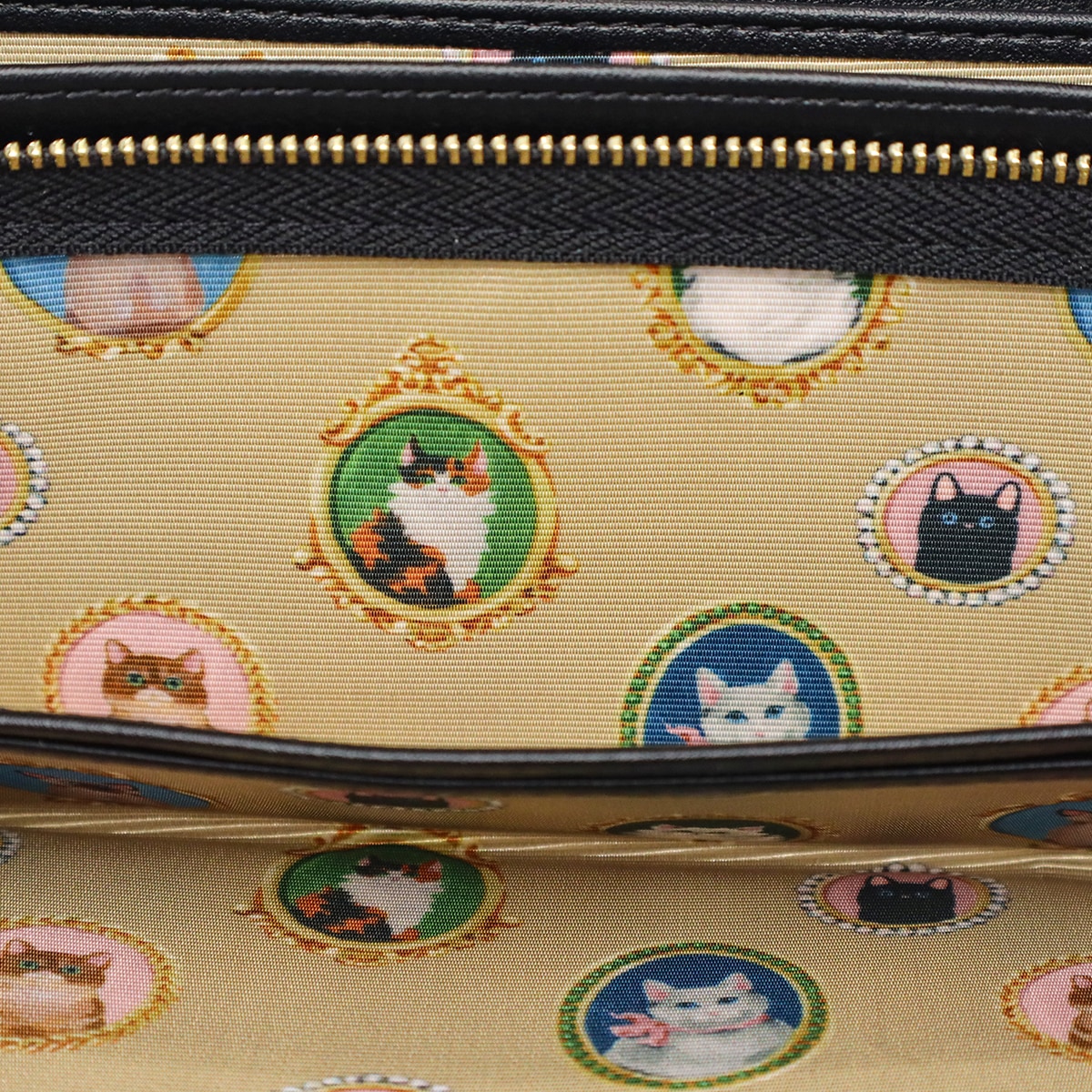 長財布 ブランド 大容量 かぶせ 財布 カード 小銭入れ 合皮 かわいい 可愛い おしゃれ 上品 猫 ねこ CAT BROOCH かぶせ束入れ PJA-W1171 長財布 ブランド 大容量 かぶせ 財布 カード 小銭入れ 合皮 かわいい 可愛い おしゃれ 上品 猫 ねこ CAT BROOCH かぶせ束入れ PJA-W1171