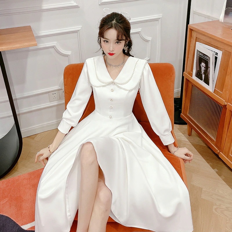 白い小さなドレスは2025年の女性のための宴会ドレスで通常着用できます 白い小さなドレスは2025年の女性のための宴会ドレスで通常着用できます