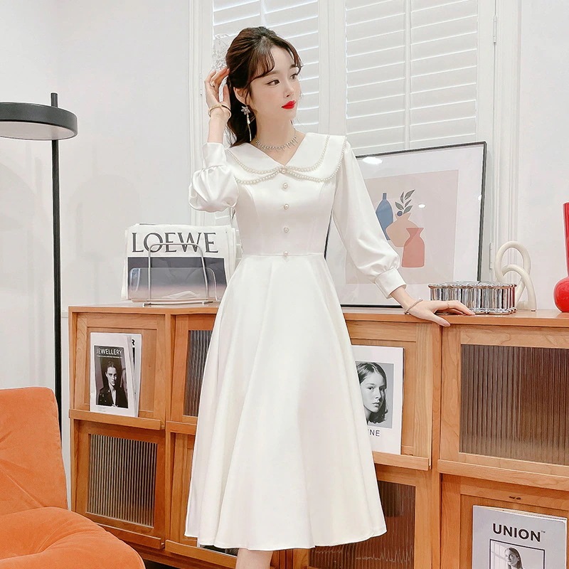 白い小さなドレスは2025年の女性のための宴会ドレスで通常着用できます 白い小さなドレスは2025年の女性のための宴会ドレスで通常着用できます