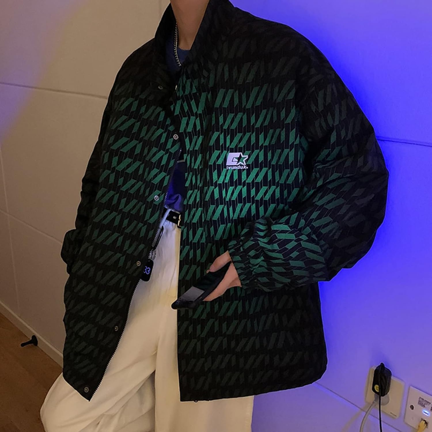 光反射 ジャケット メンズ レディース パーカー 立ち襟 総柄 プリント ジップアップ 流行し 通気性 防風 体型パカー トップス トレーナー 丈長め カジュアル シンプル クール 大きいサ 光反射 ジャケット メンズ レディース パーカー 立ち襟 総柄 プリント ジップアップ 流行し 通気性 防風 体型パカー トップス トレーナー 丈長め カジュアル シンプル クール 大きいサ