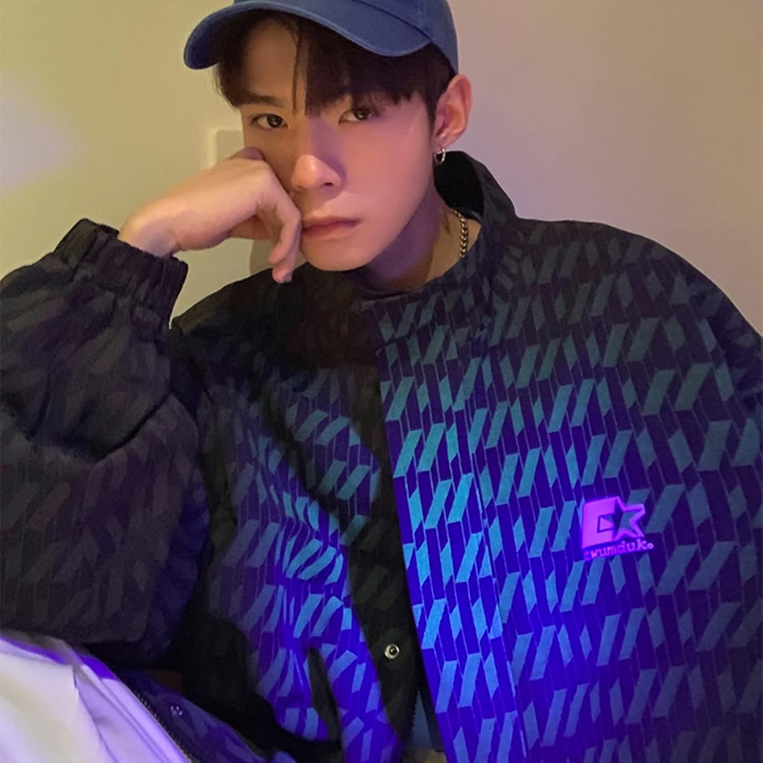 光反射 ジャケット メンズ レディース パーカー 立ち襟 総柄 プリント ジップアップ 流行し 通気性 防風 体型パカー トップス トレーナー 丈長め カジュアル シンプル クール 大きいサ 光反射 ジャケット メンズ レディース パーカー 立ち襟 総柄 プリント ジップアップ 流行し 通気性 防風 体型パカー トップス トレーナー 丈長め カジュアル シンプル クール 大きいサ