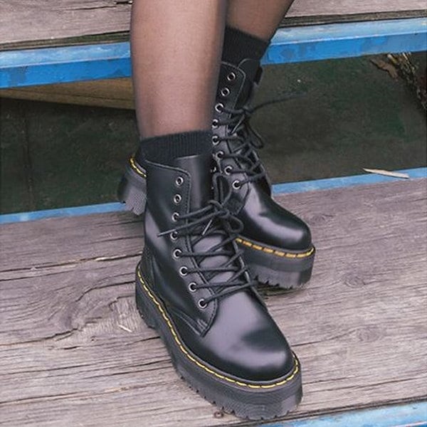 Qoo10] ドクターマーチン Dr. Martens JADON 8ホ