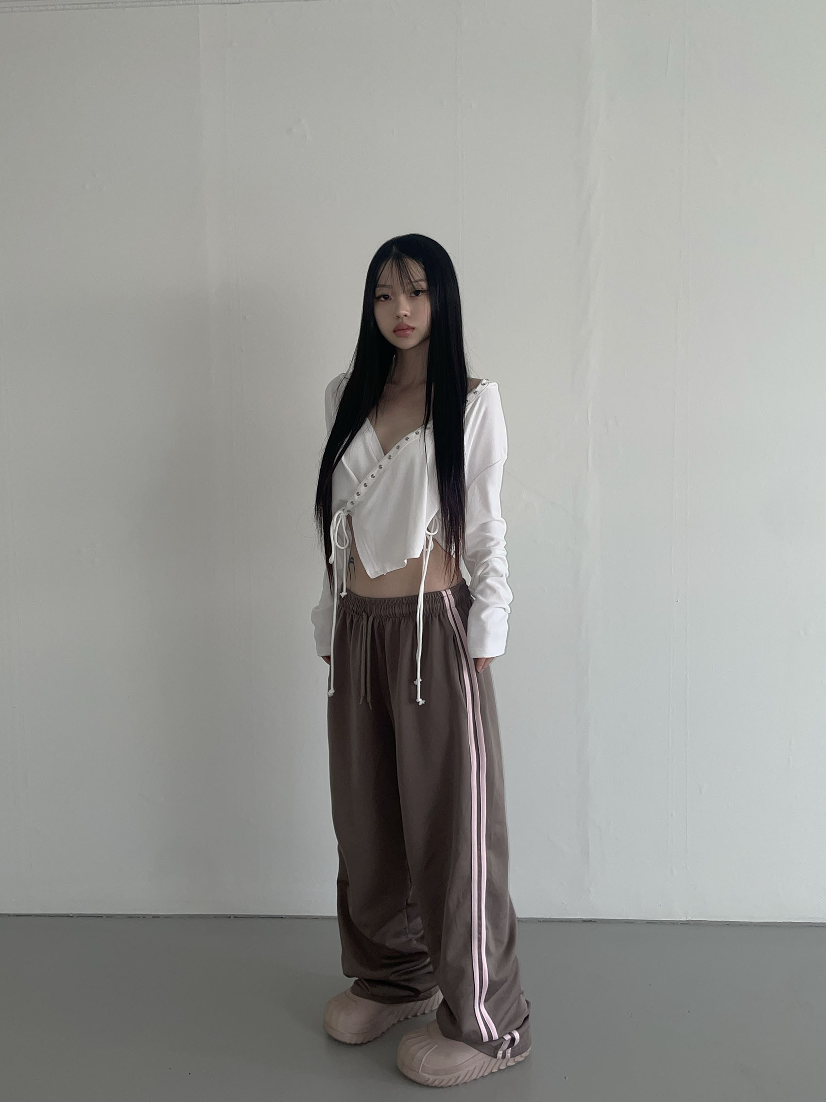 【THEAIRTOWN】august track pants THEAIRTOWN】august track pants ロングパンツ
