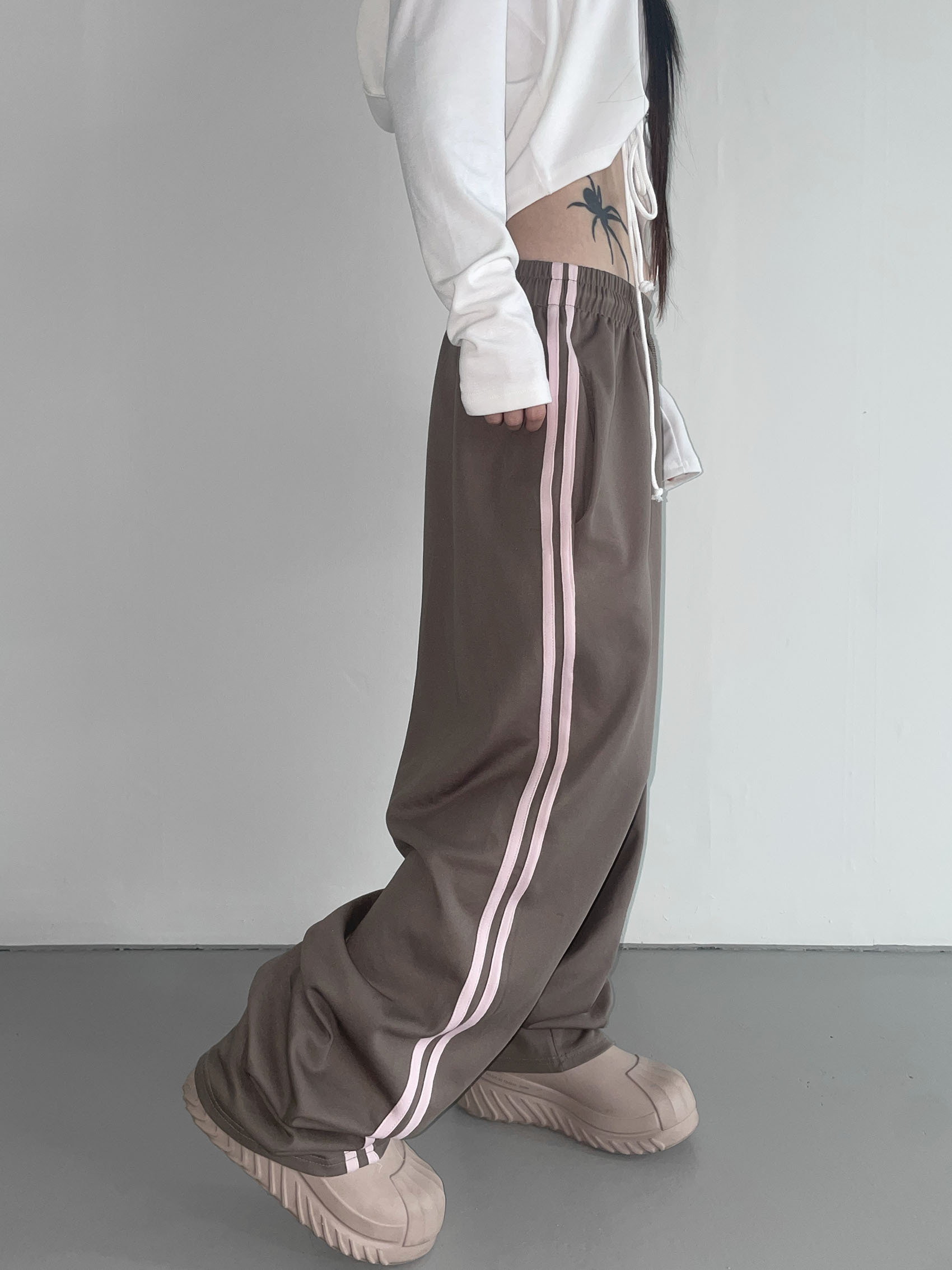 【THEAIRTOWN】august track pants THEAIRTOWN】august track pants ロングパンツ